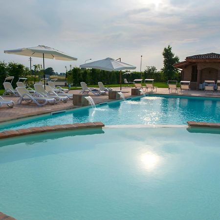 Cortemaggiore Hotel La Tavola Rotonda מראה חיצוני תמונה