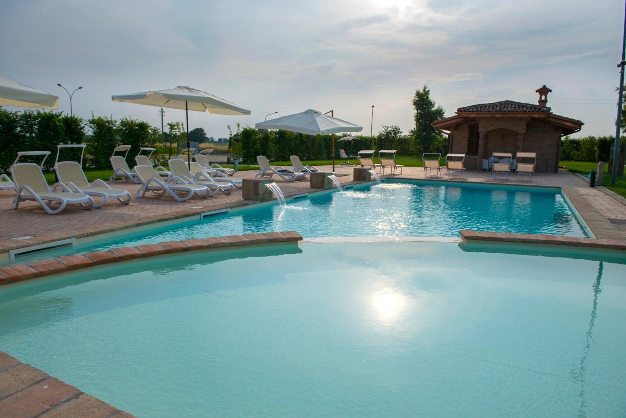 Cortemaggiore Hotel La Tavola Rotonda מראה חיצוני תמונה