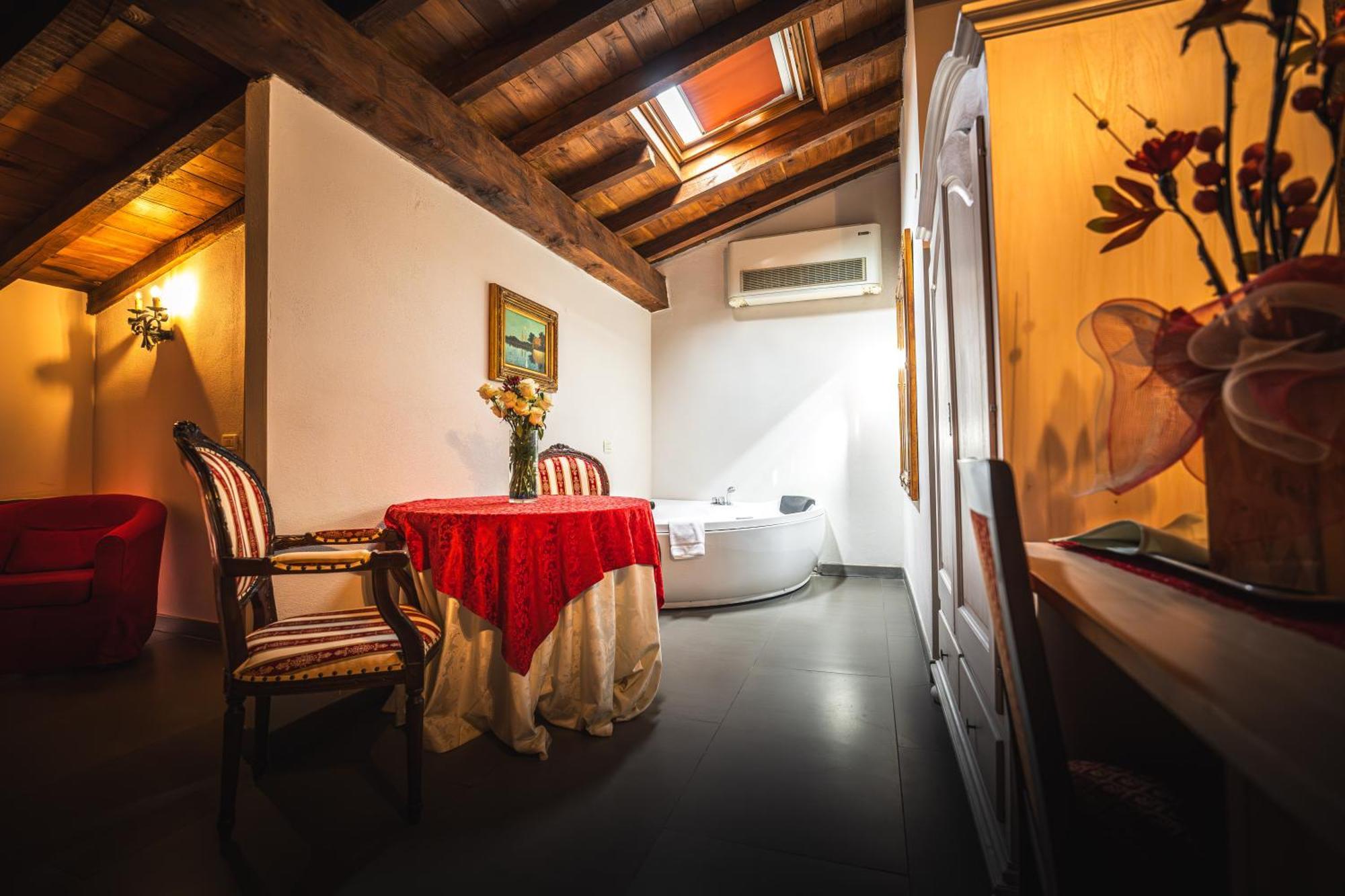 Cortemaggiore Hotel La Tavola Rotonda מראה חיצוני תמונה