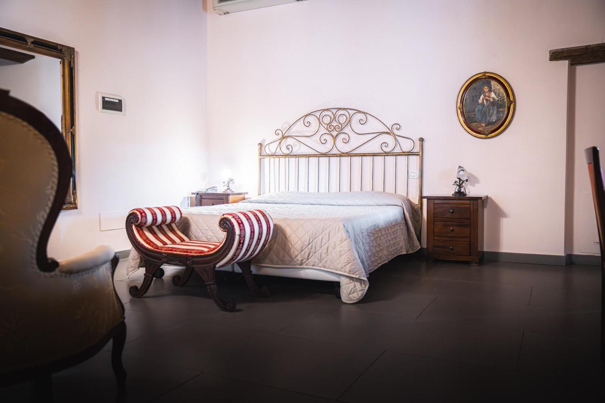 Cortemaggiore Hotel La Tavola Rotonda מראה חיצוני תמונה