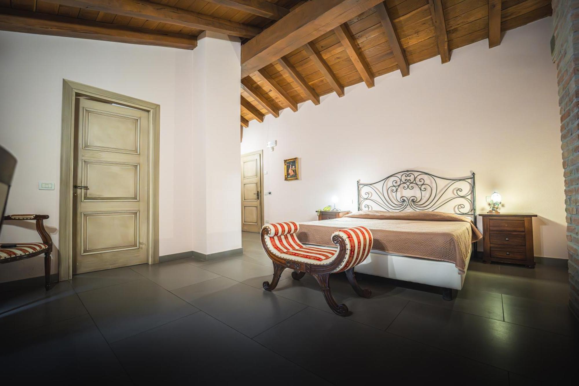 Cortemaggiore Hotel La Tavola Rotonda מראה חיצוני תמונה