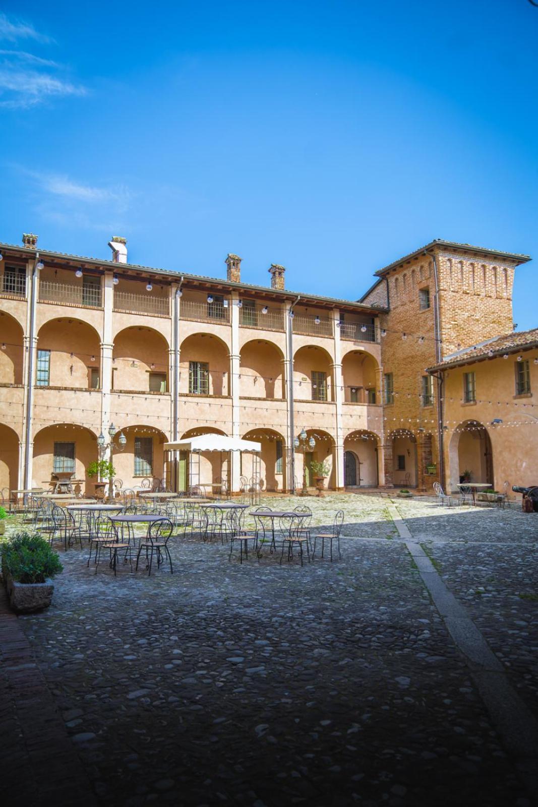 Cortemaggiore Hotel La Tavola Rotonda מראה חיצוני תמונה